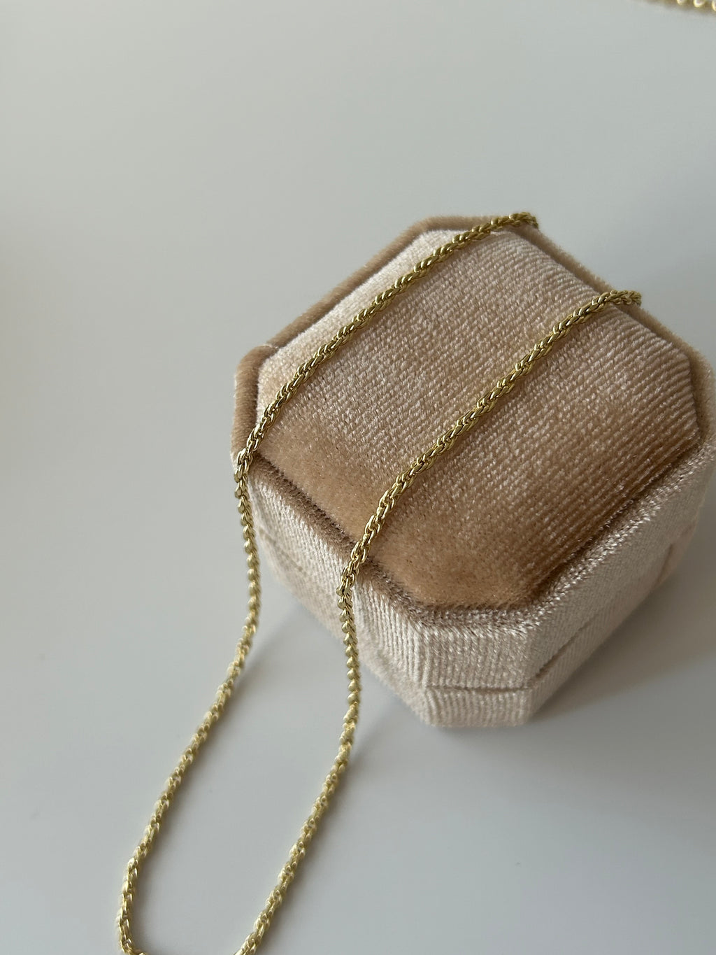 Xuping Minimal Burgu Zincir Kolye