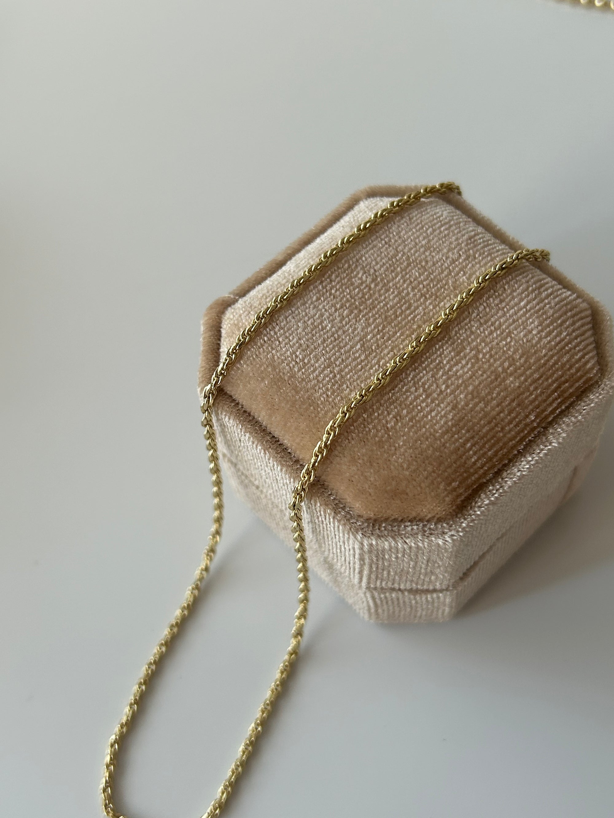 Xuping Minimal Burgu Zincir Kolye