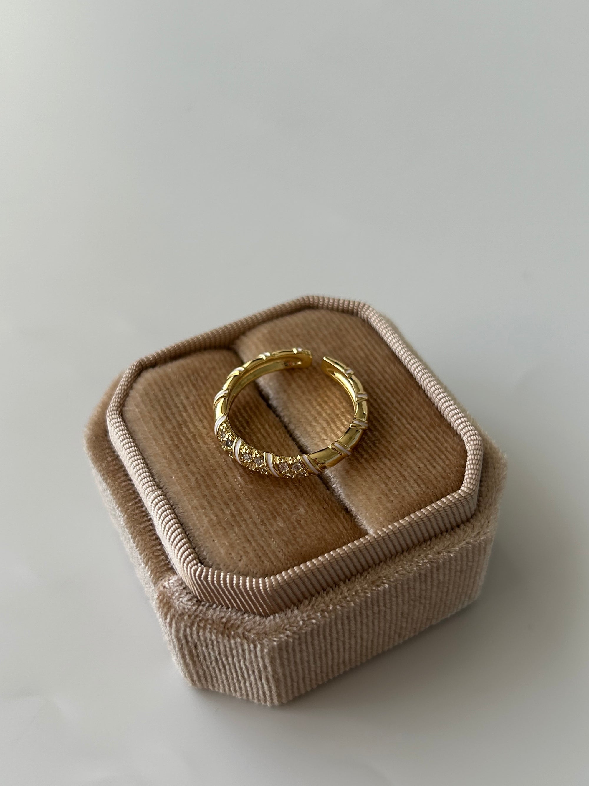 Beyaz Mineli/Zirkon Taş Yüzük