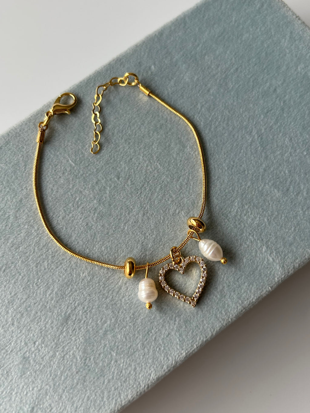 Zirkon Kalp/İnci Charm Minimal Bileklik