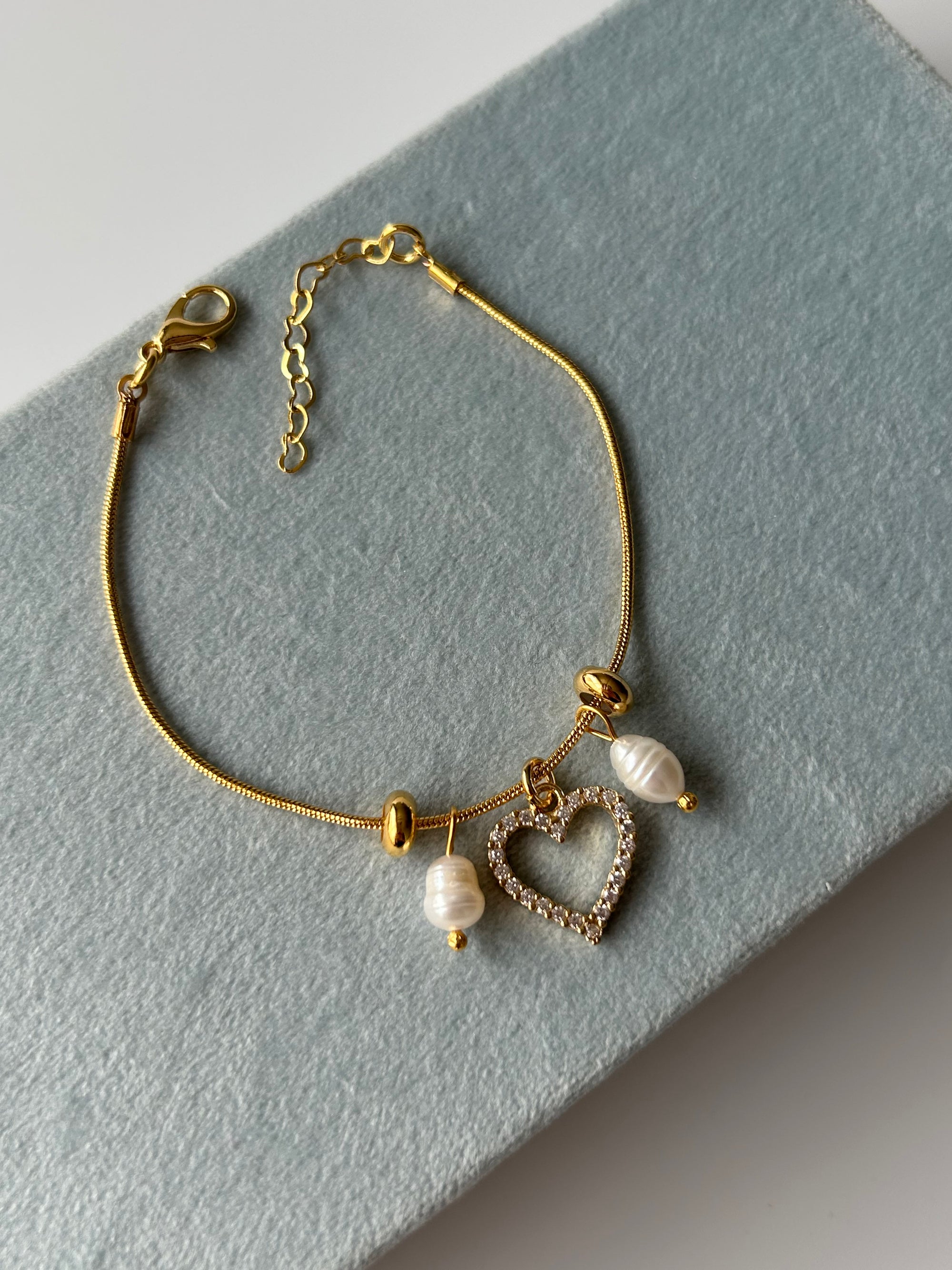Zirkon Kalp/İnci Charm Minimal Bileklik