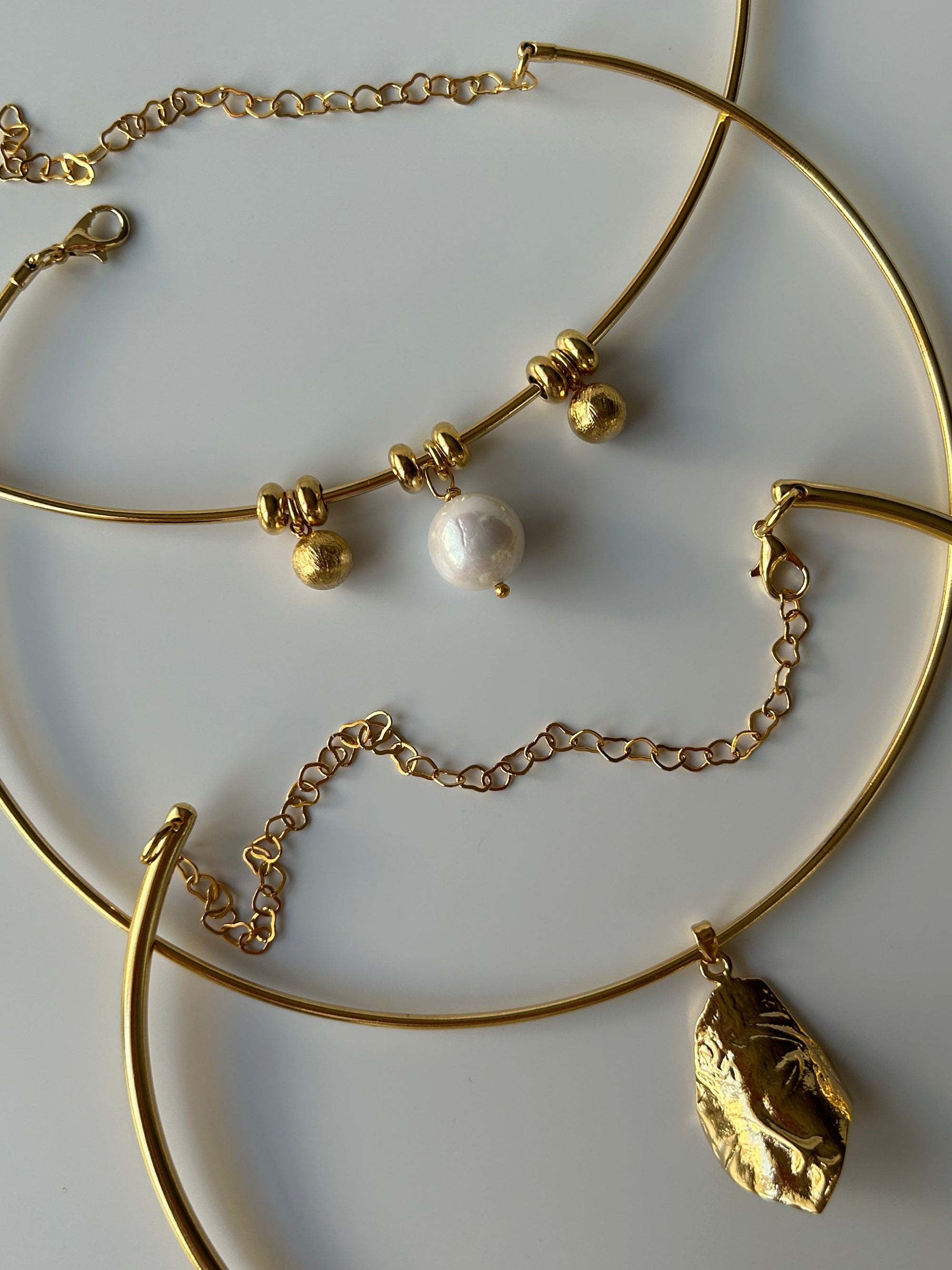 İnci Charm Choker