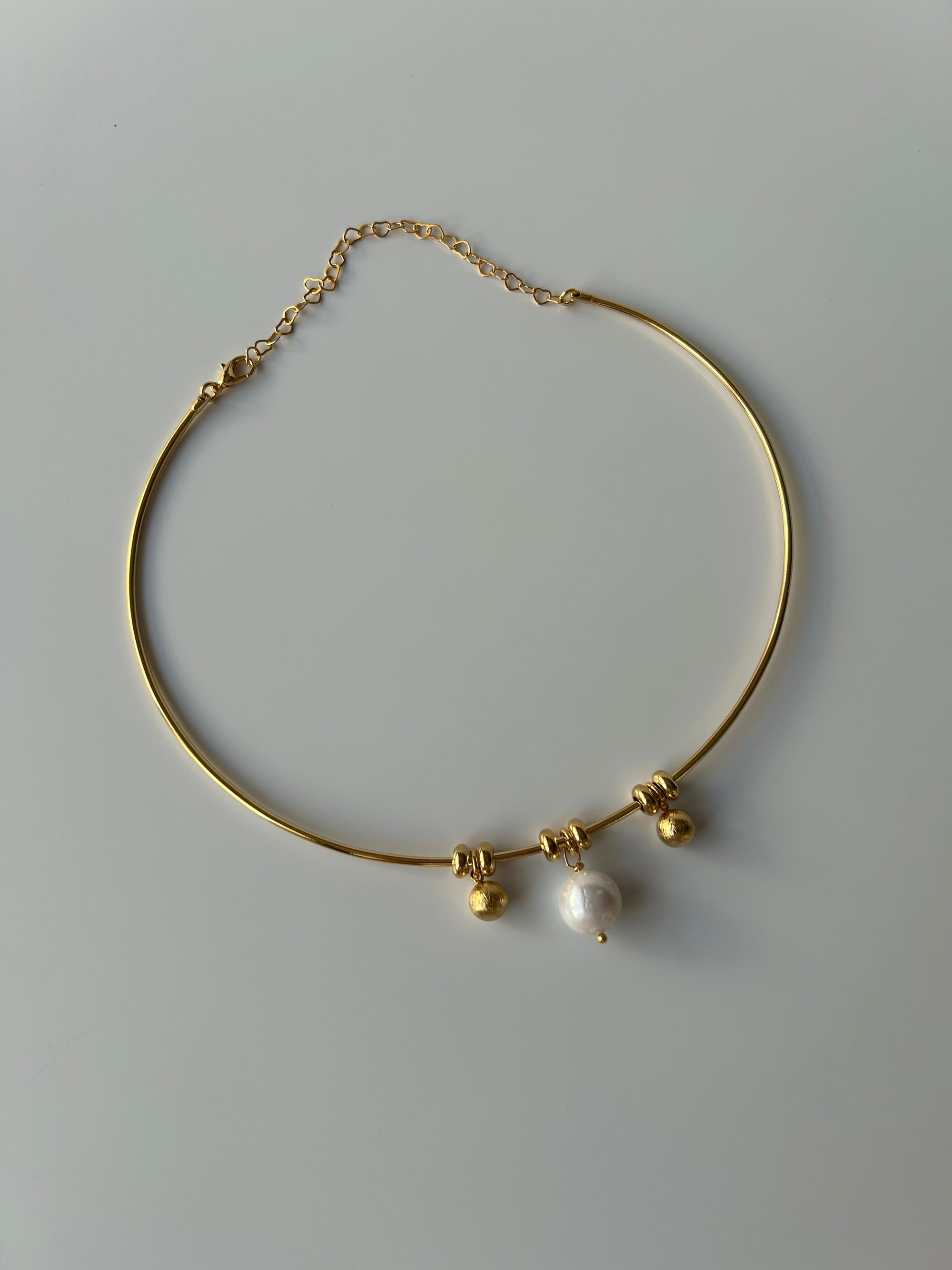 İnci Charm Choker