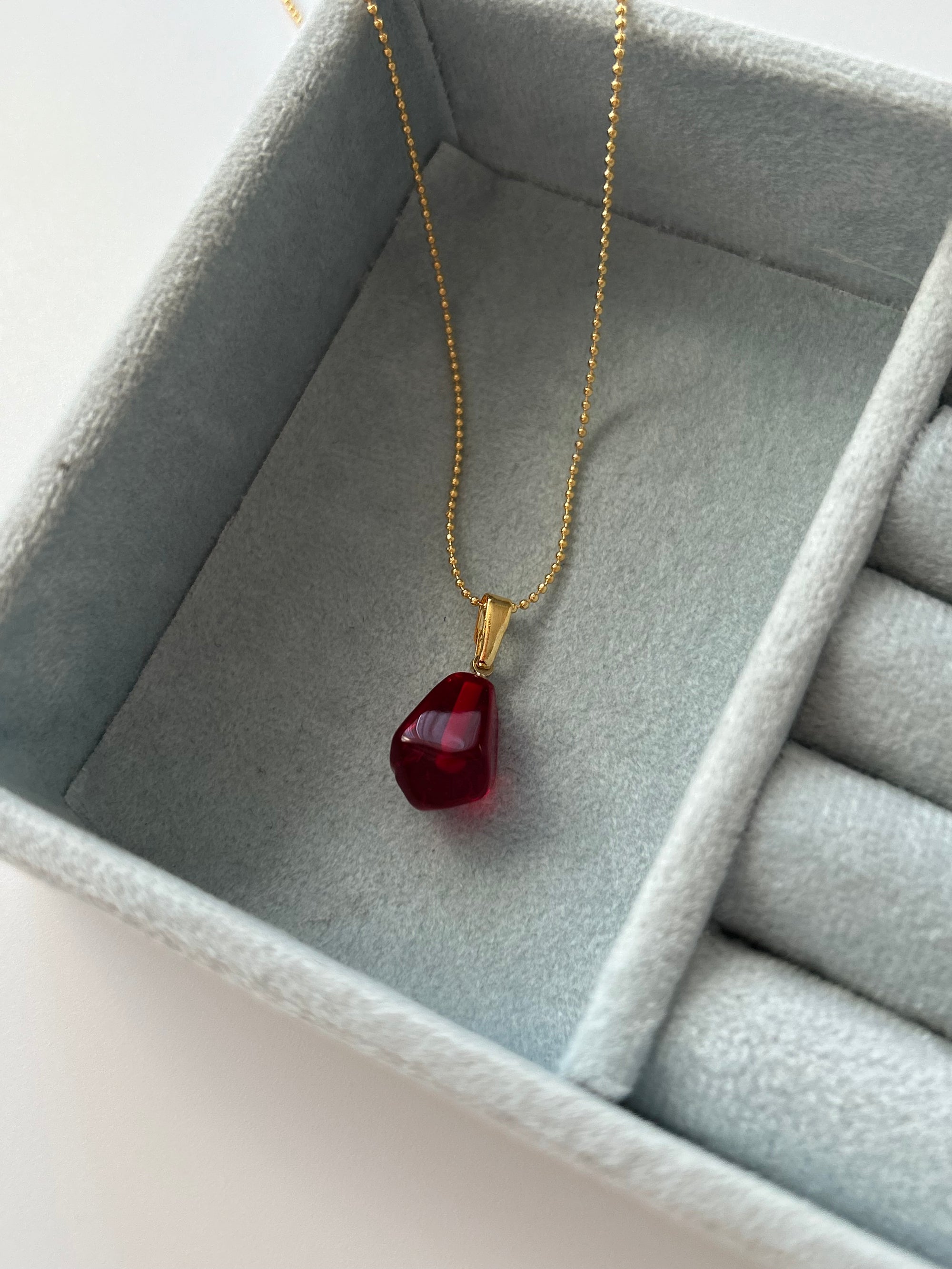 Nar Tanesi Charm Kolye