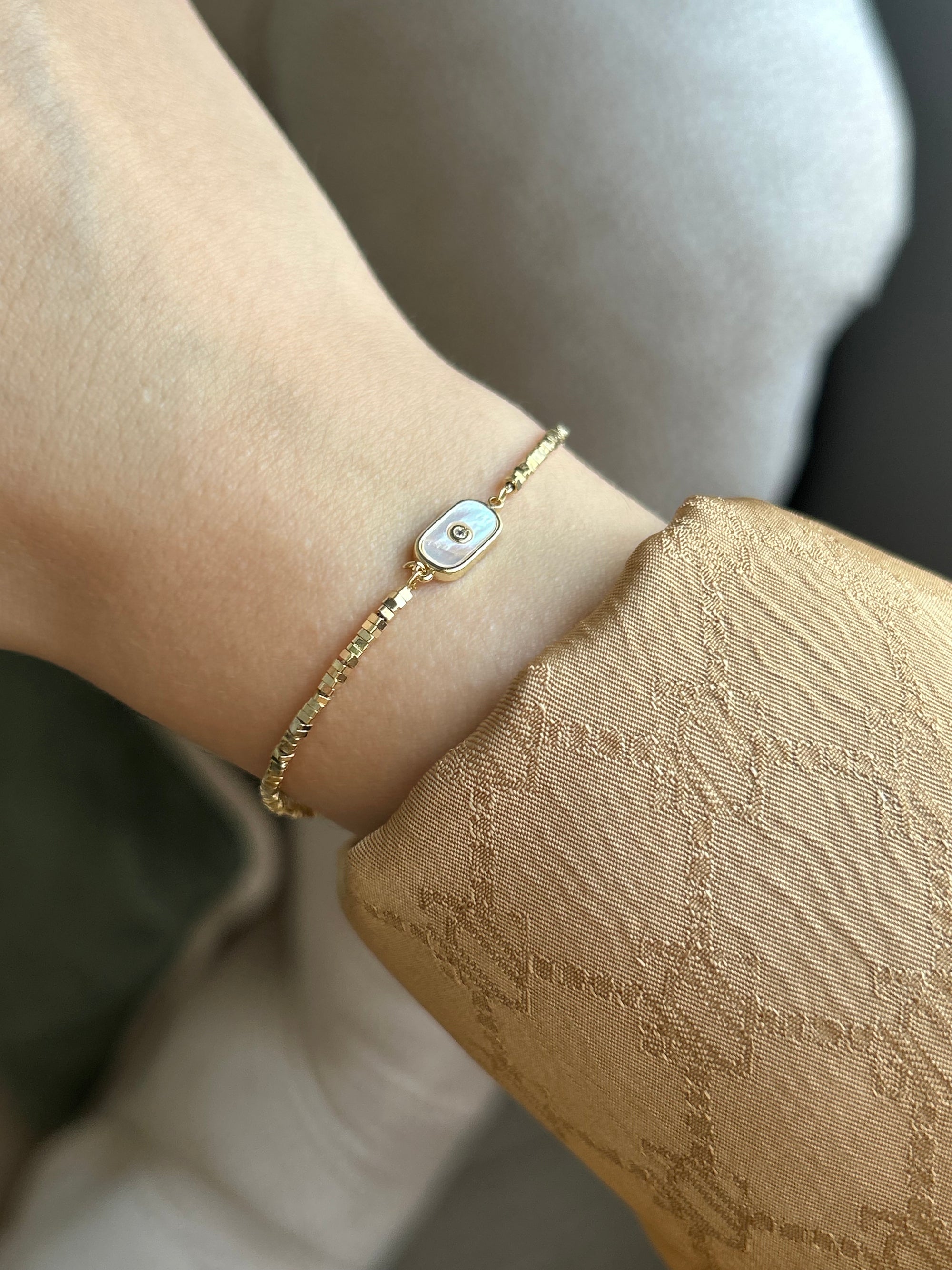 Küp Dorikalı Taşlı Sedefli Charm Bileklik