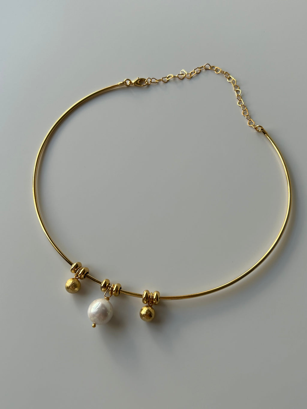 İnci Charm Choker