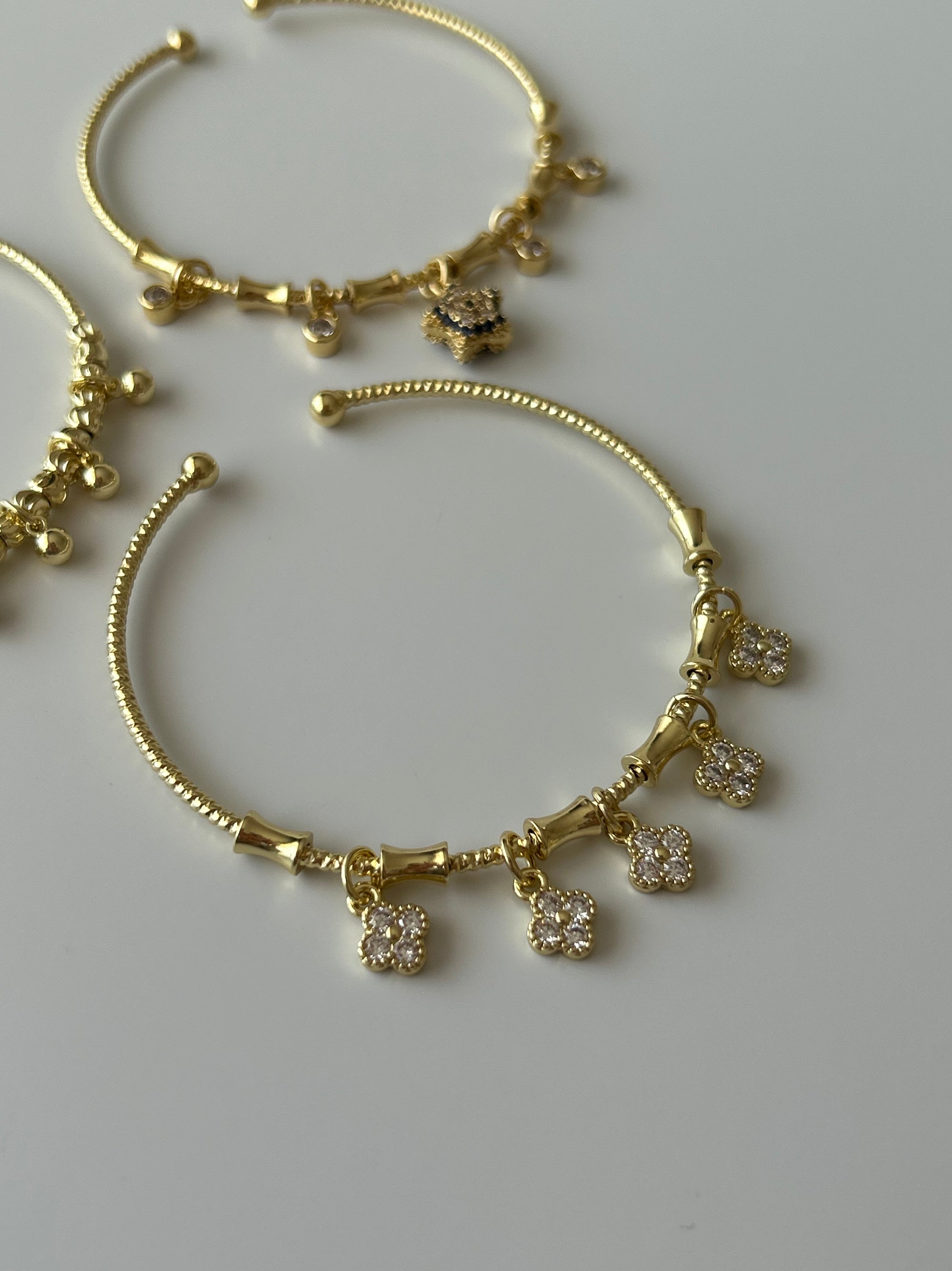 Zirkon Taş Yonca Charm Bilezik