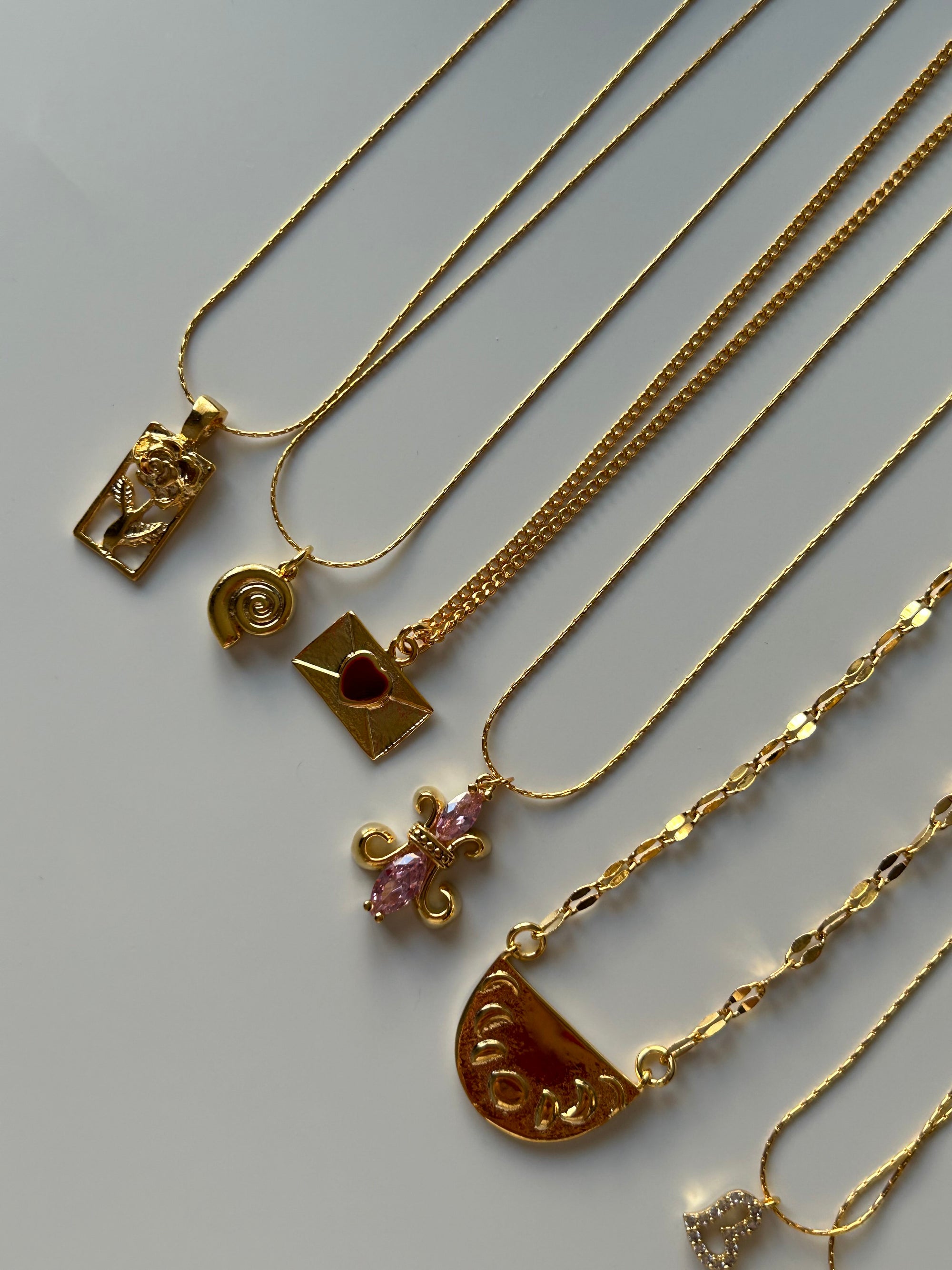 Kırmızı Kalp Mektup Charm Kolye