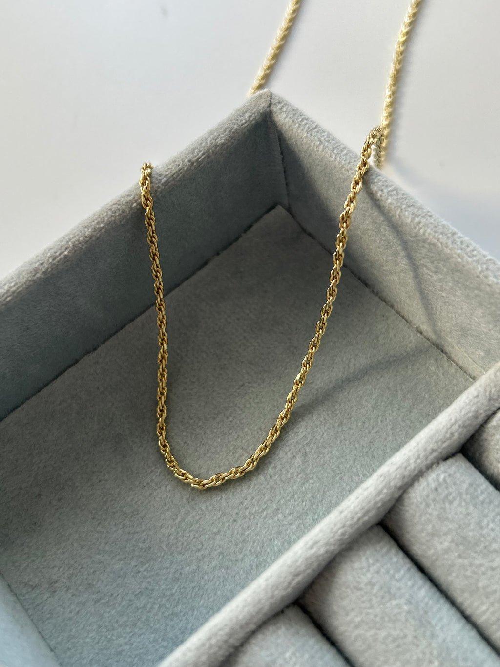 Xuping Minimal Burgu Zincir Kolye