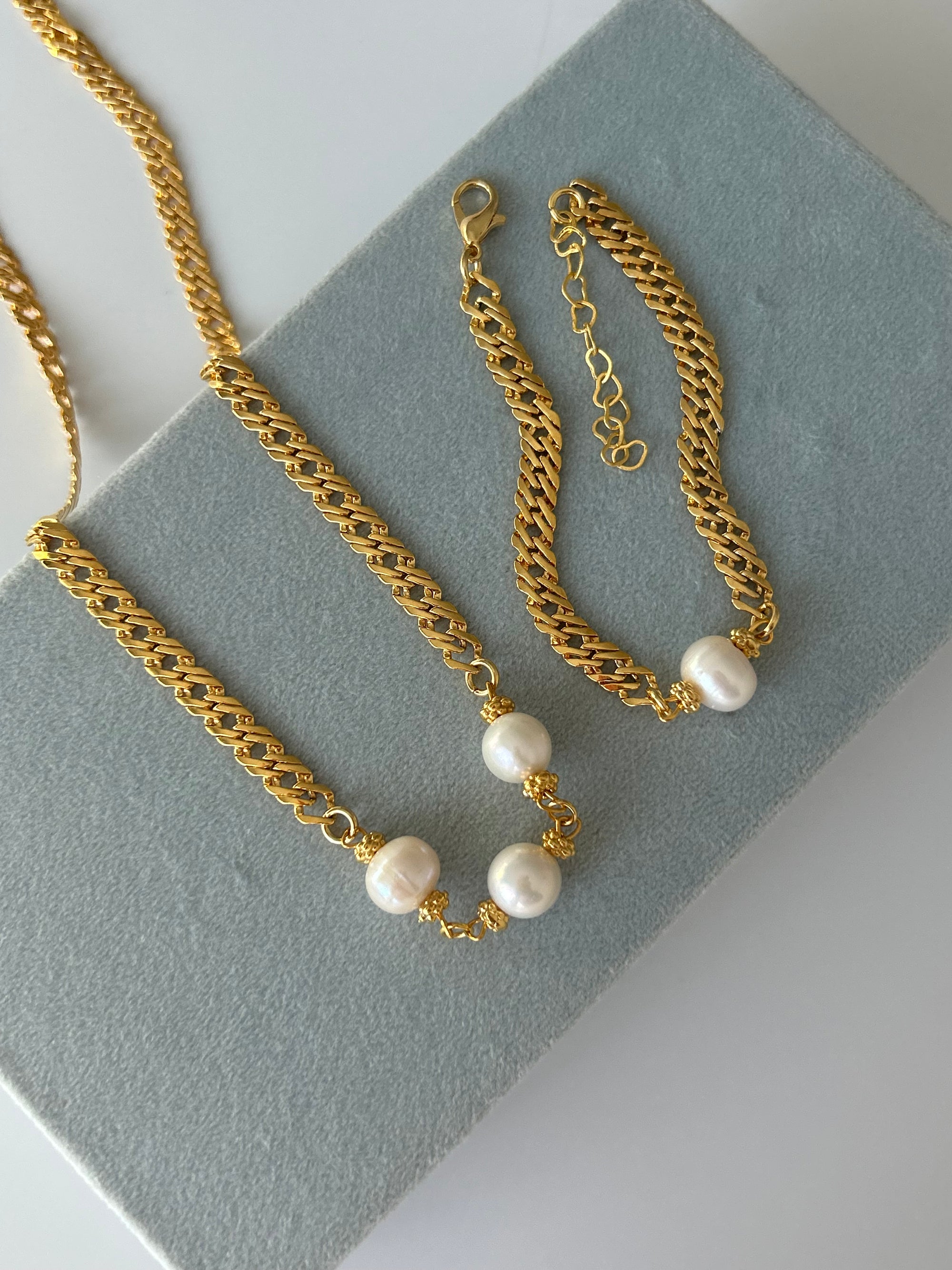 İnci Charm Zincir Bileklik