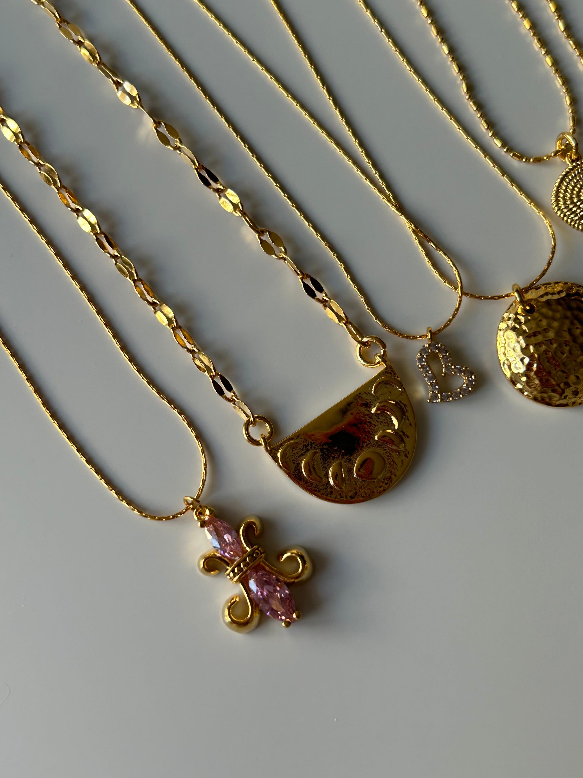 Plaka Charm Kolye
