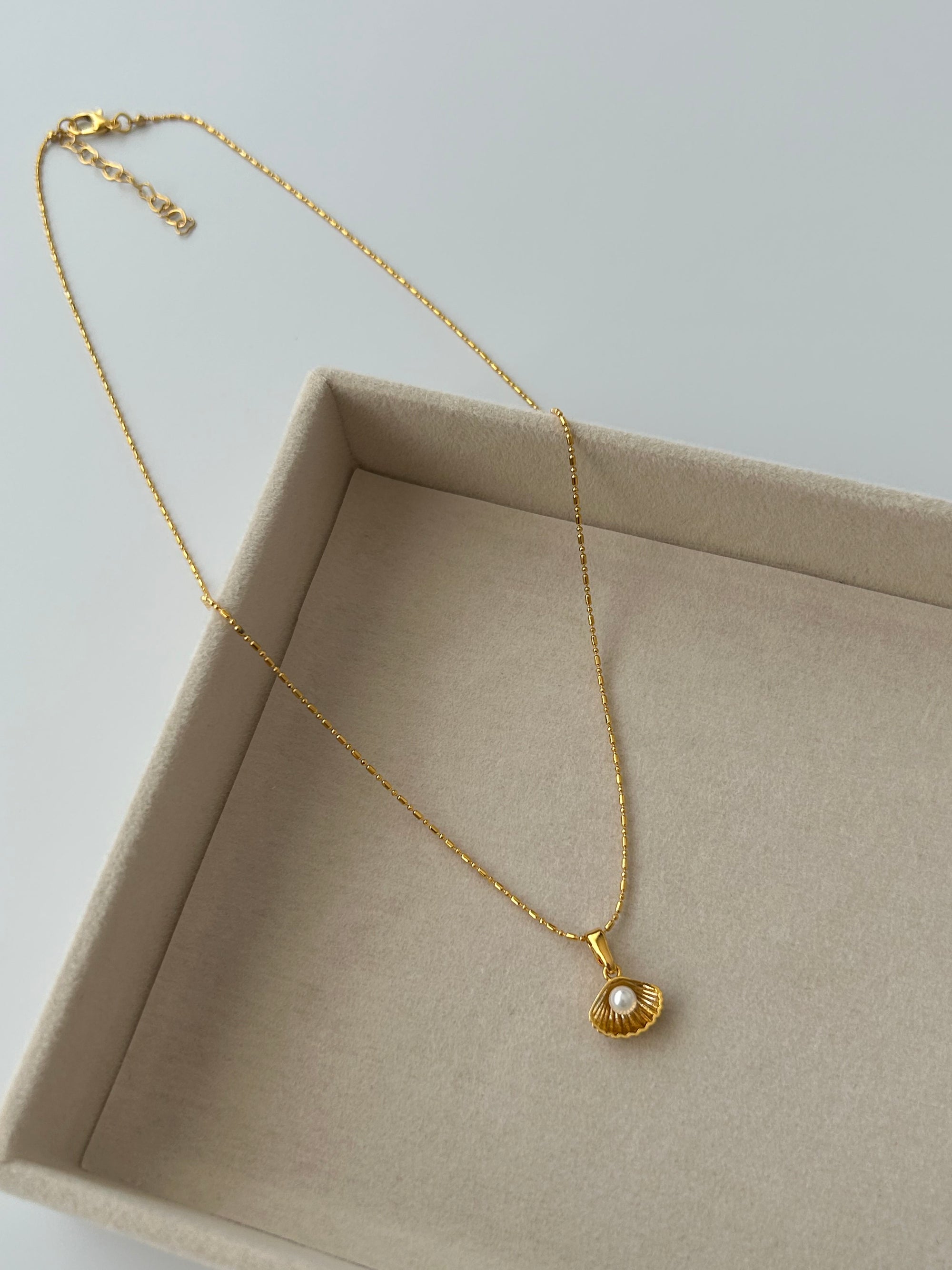 İncili İstiridye Charm Kolye