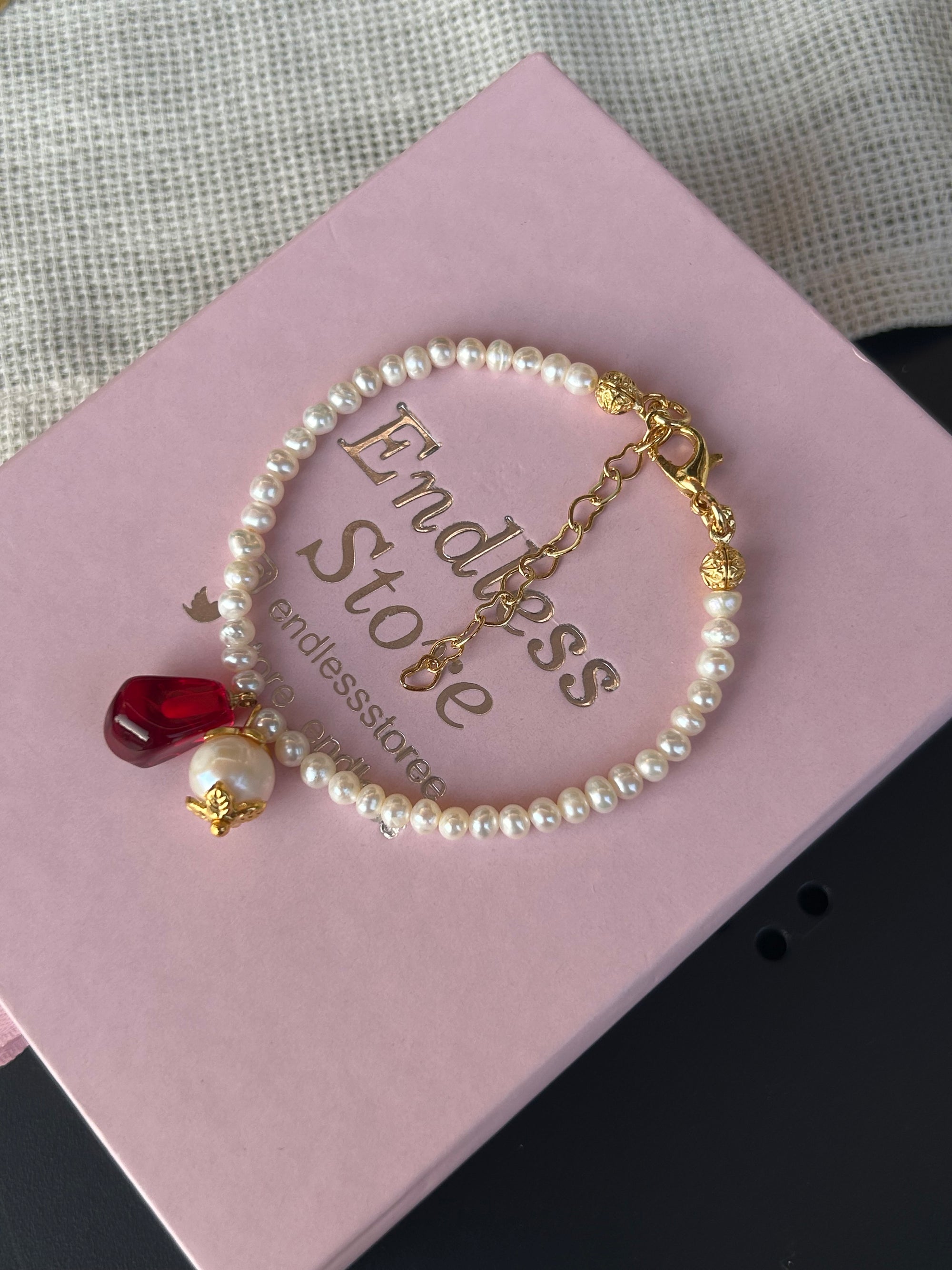 Şakayık İnci/Nar Tanesi Charm İnci Bileklik