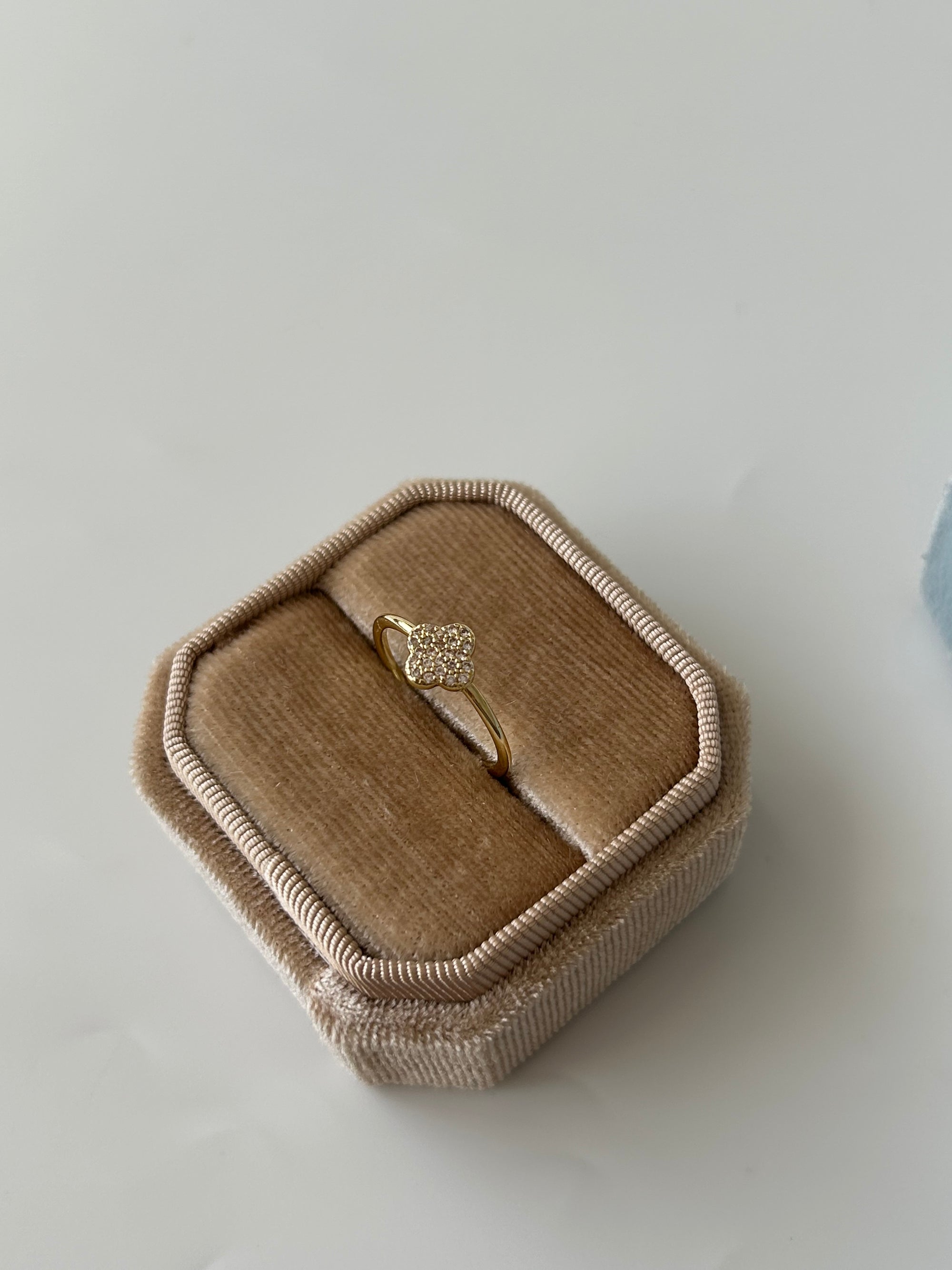 Zirkon Yonca Yüzük