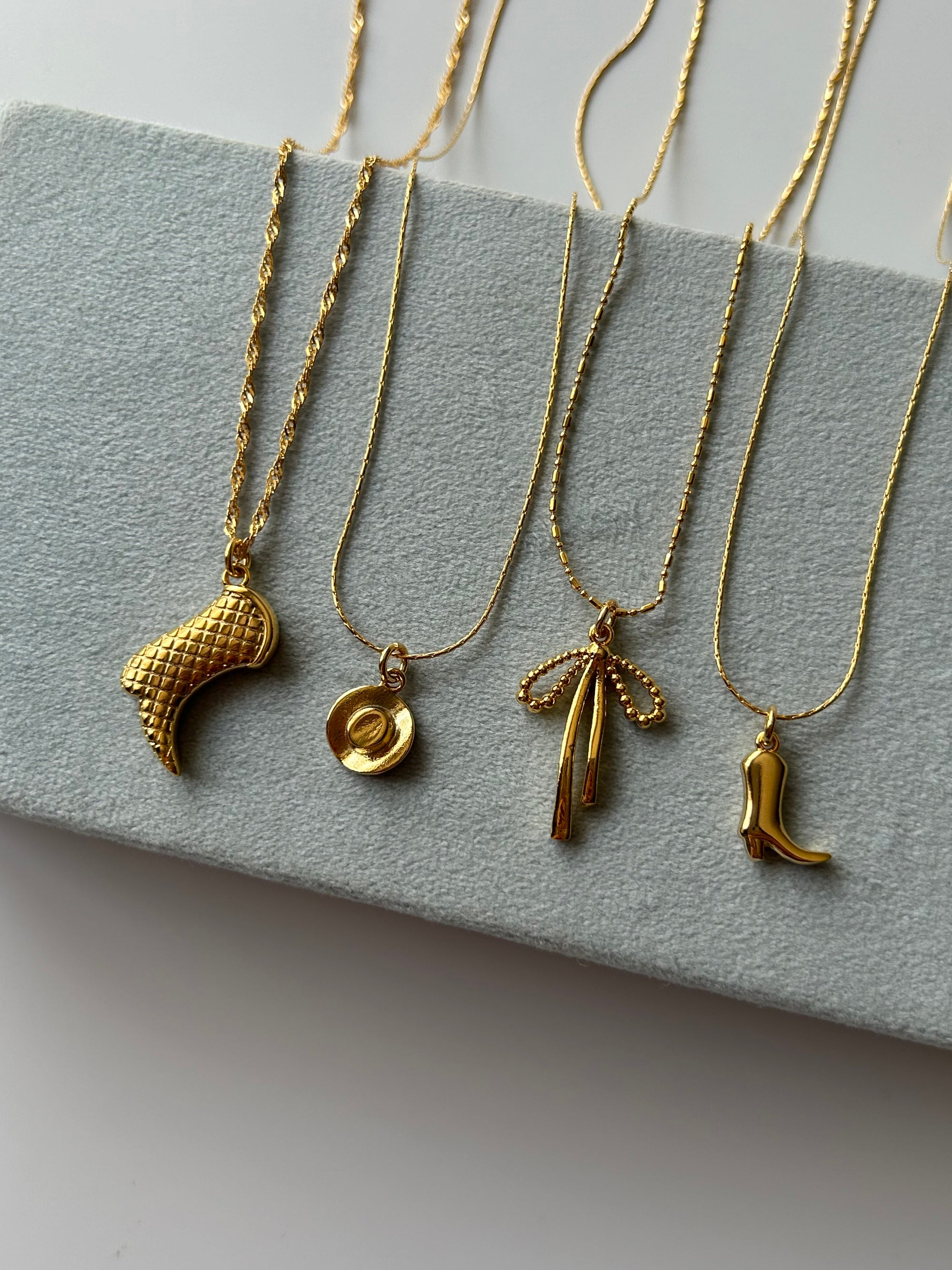 Çizme Charm Kolye