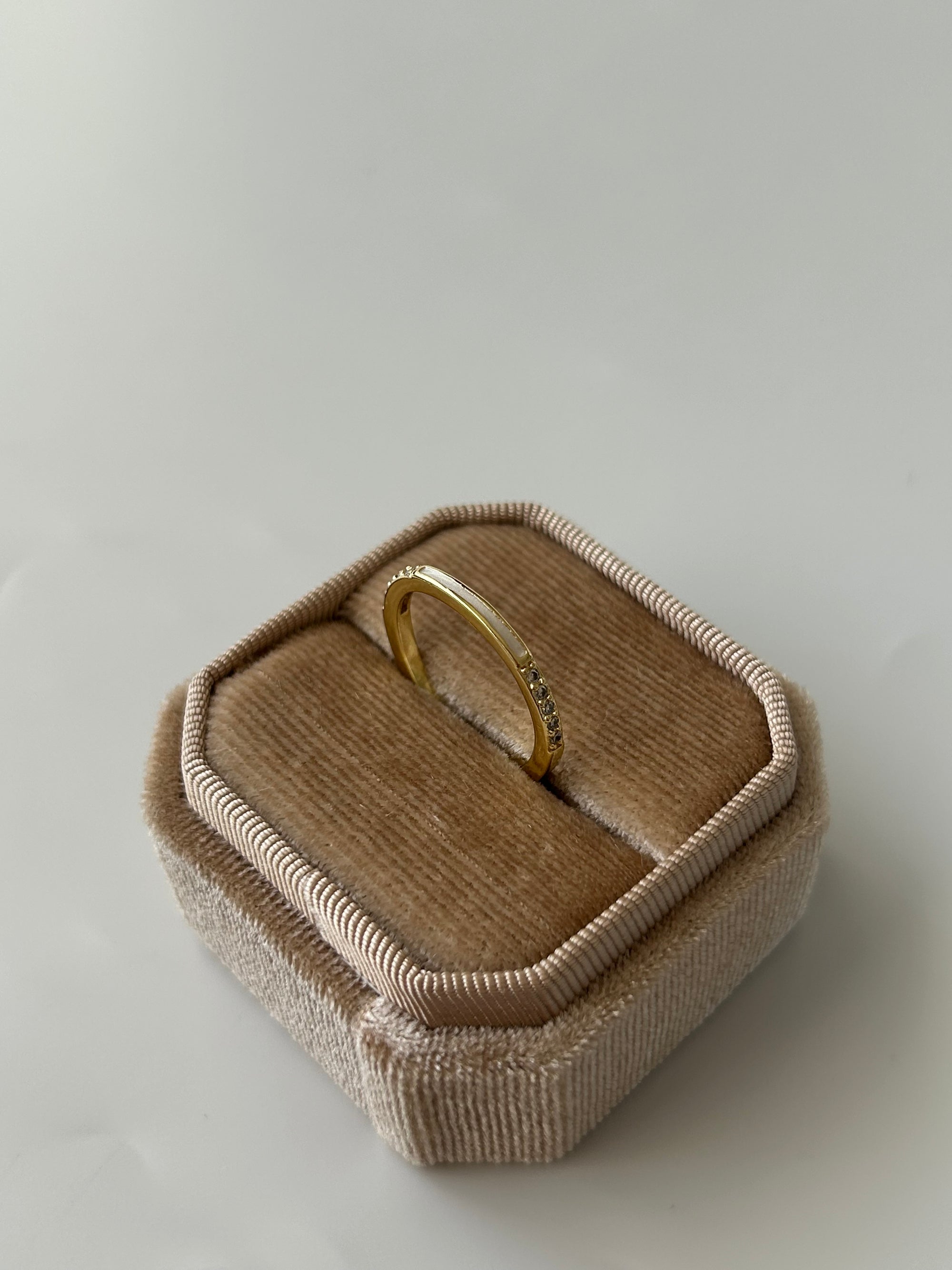 Beyaz Mineli/Zirkon Taş Yüzük