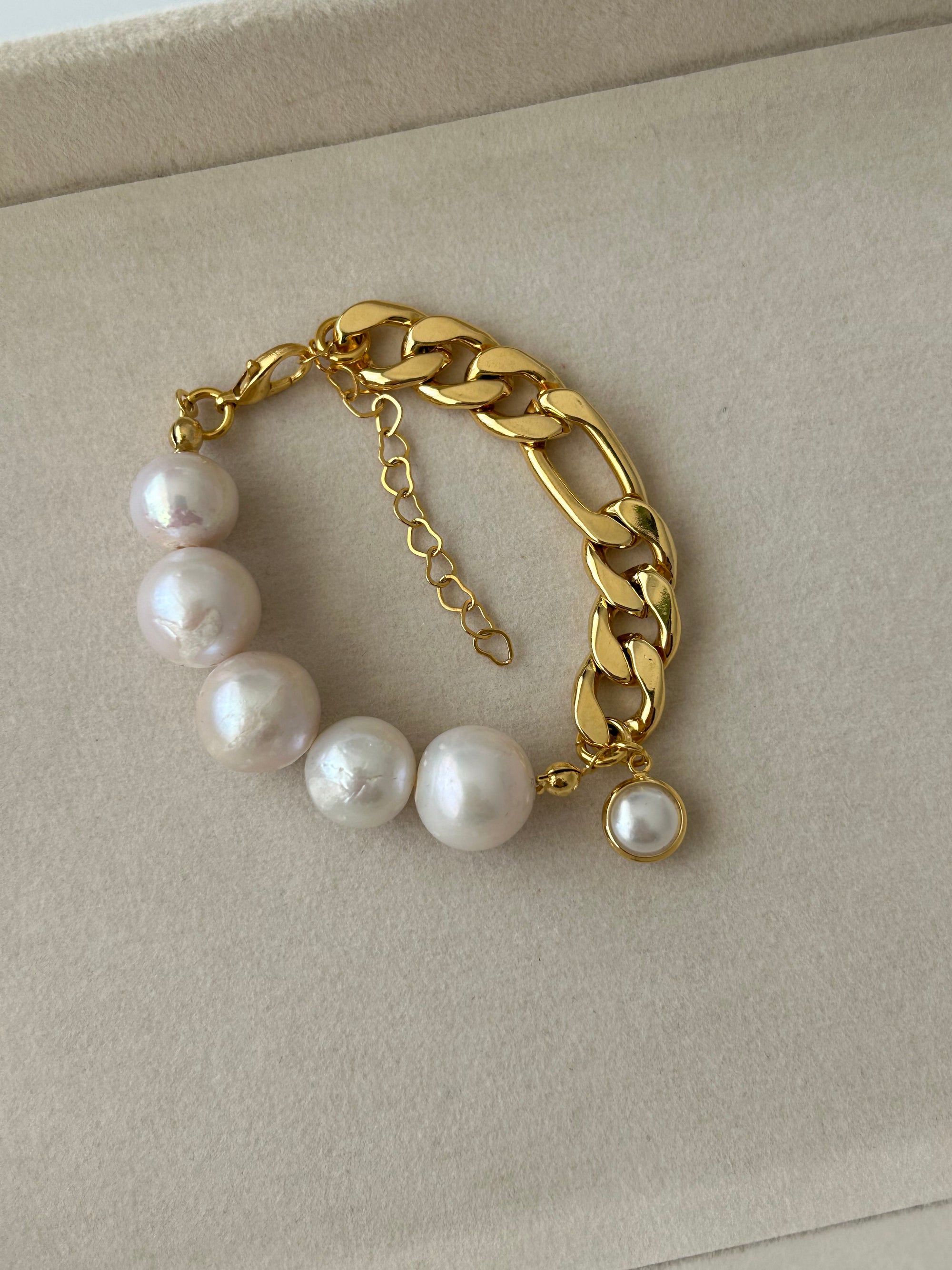 Beyaz Cam Charm İnci/Zincir Bileklik