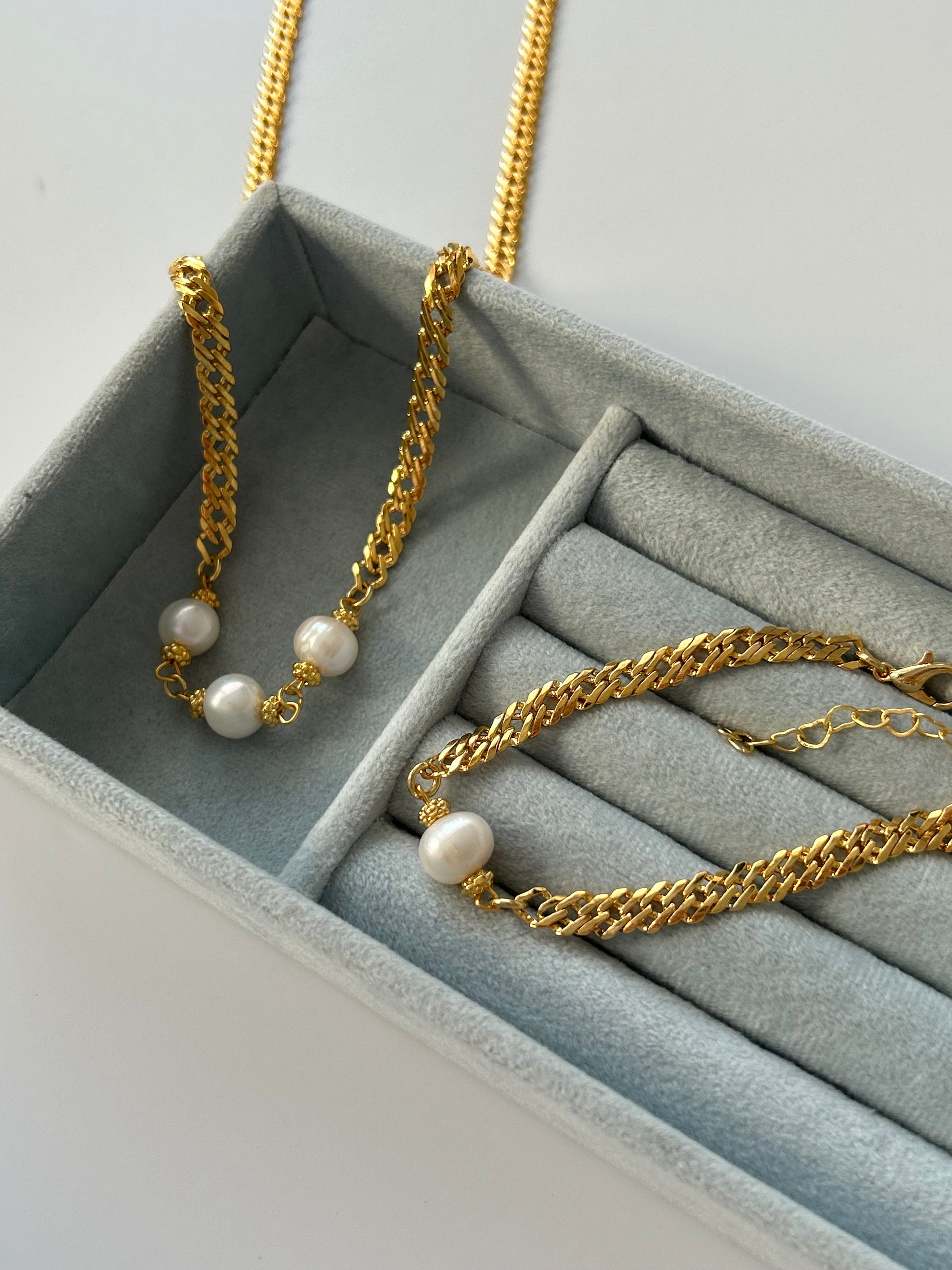 İnci Charm Zincir Bileklik