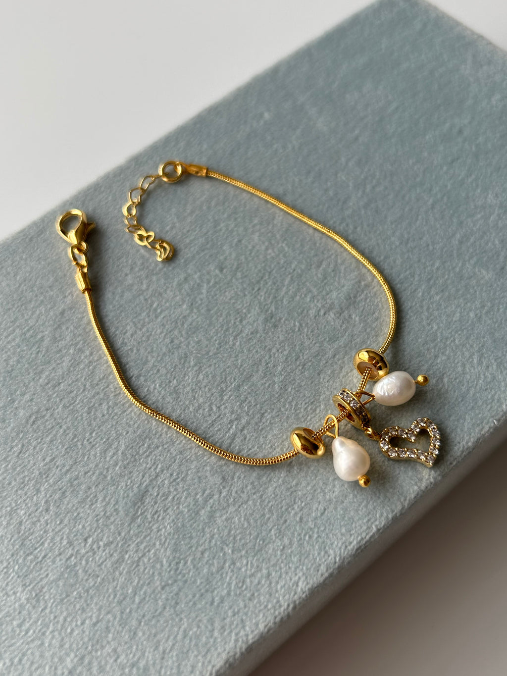 Zirkon Kalp/İnci Charm Minimal Bileklik