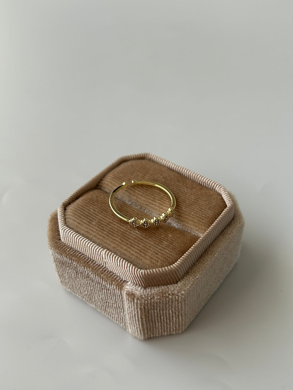 Minimal Zirkon Yonca Yüzük