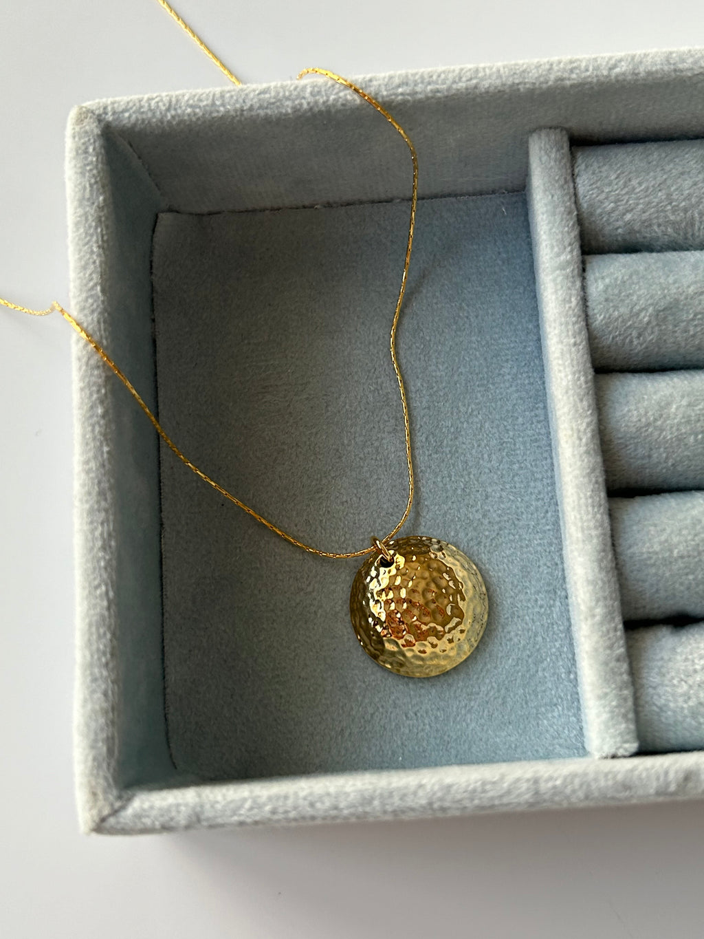 Antik Bombeli Plaka Charm Kolye