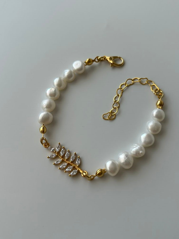 Zirkon Yaprak Charm İnci Bileklik