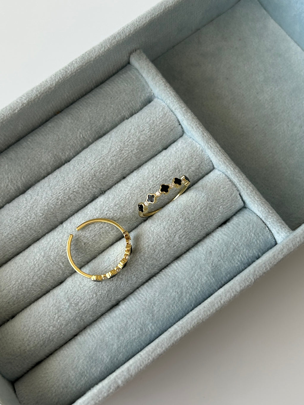 Minimal Siyah Yonca Yüzük