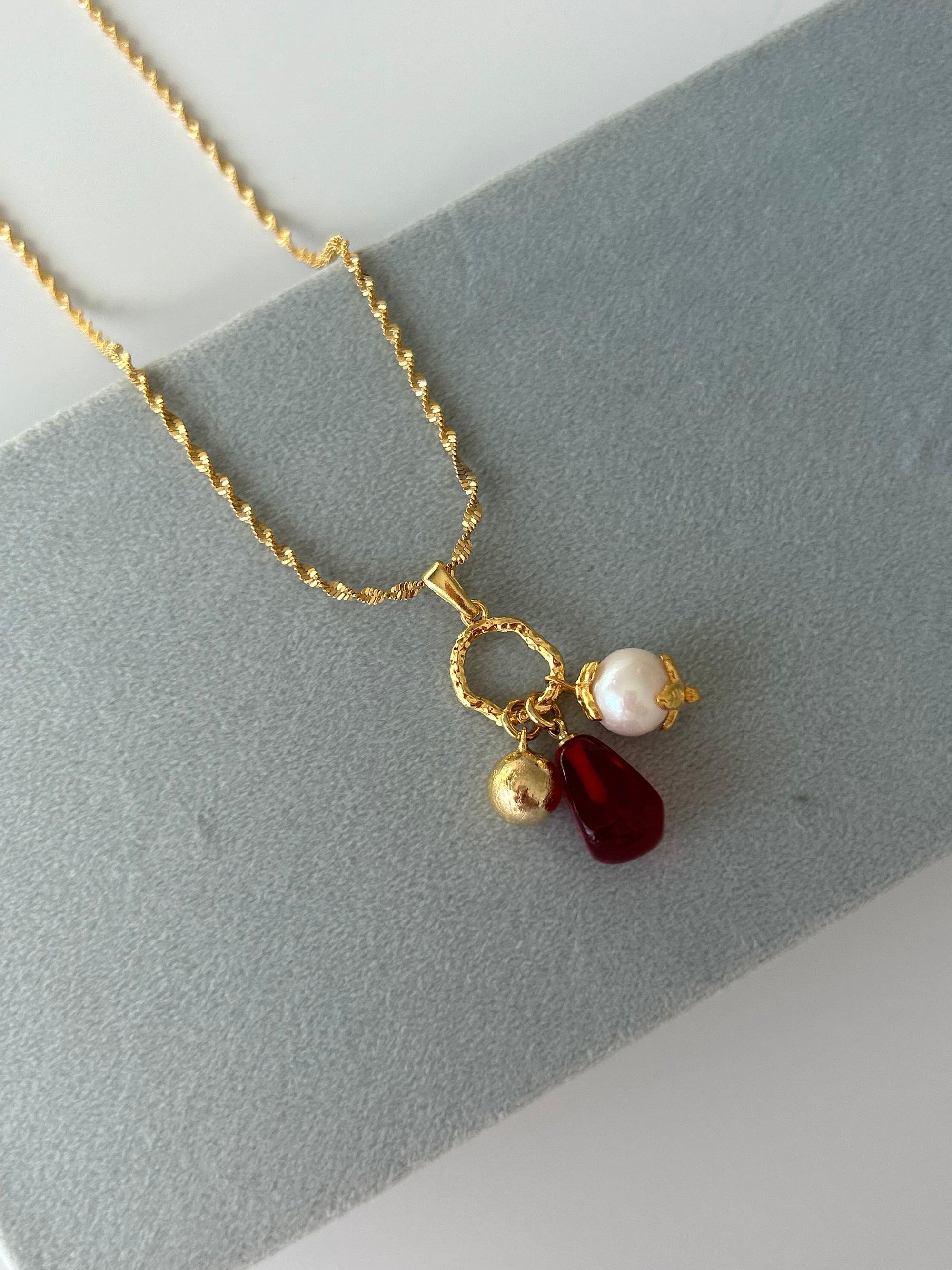 Nar Tanesi/Antik Dorika/İnci Charm Kolye