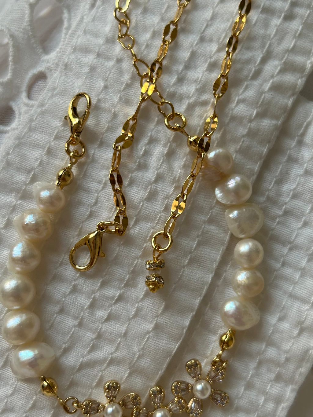 Kum İnci Charm Minimal Bileklik