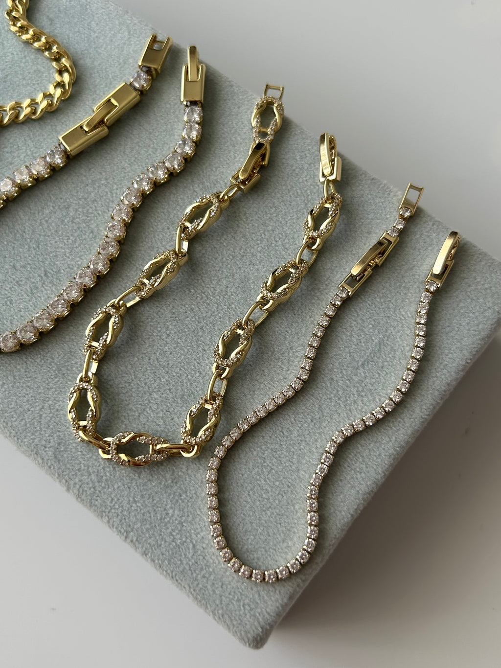 Xuping Su Yolu Bileklik (2mm)