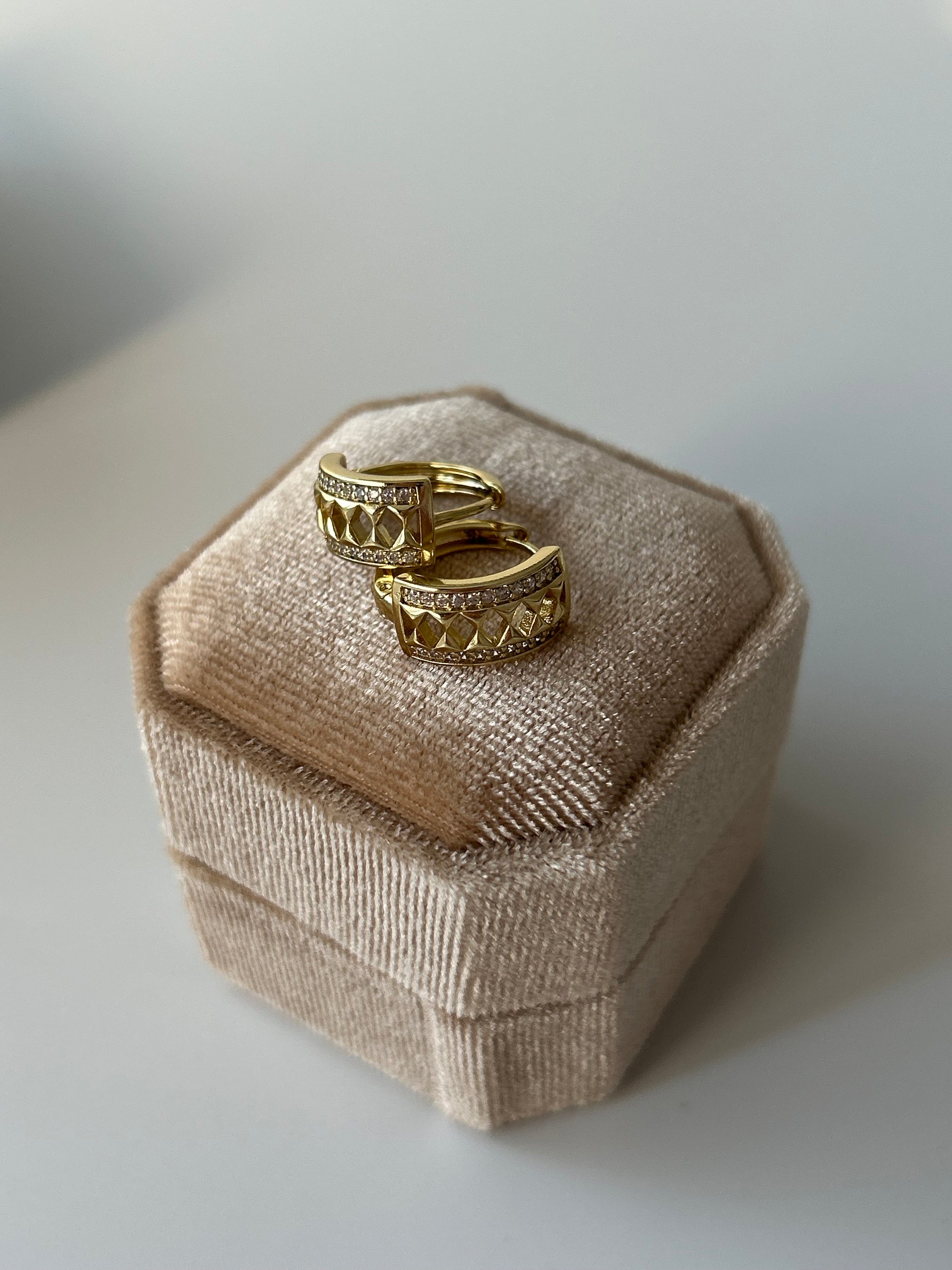 Xuping Zirkon Taş Küpe