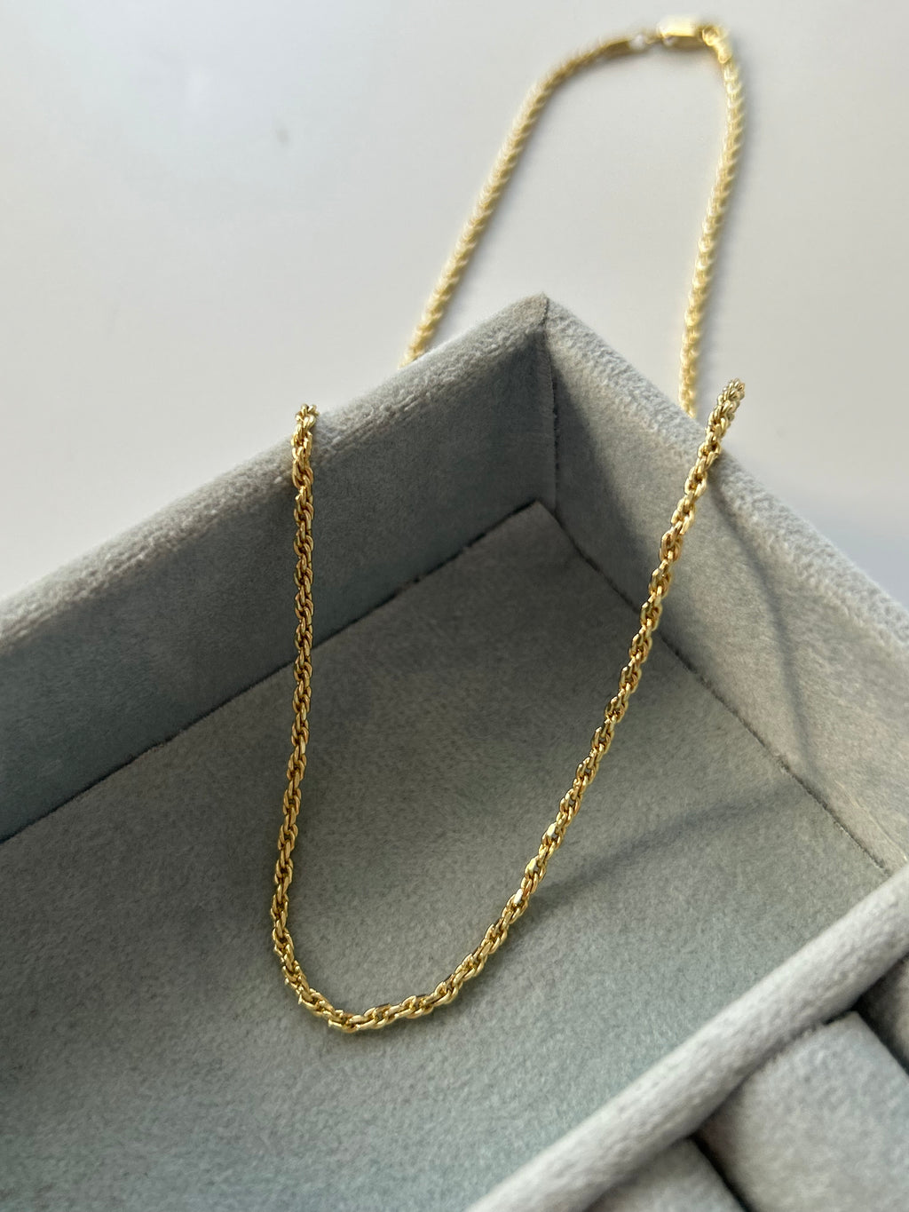 Xuping Minimal Burgu Zincir Kolye