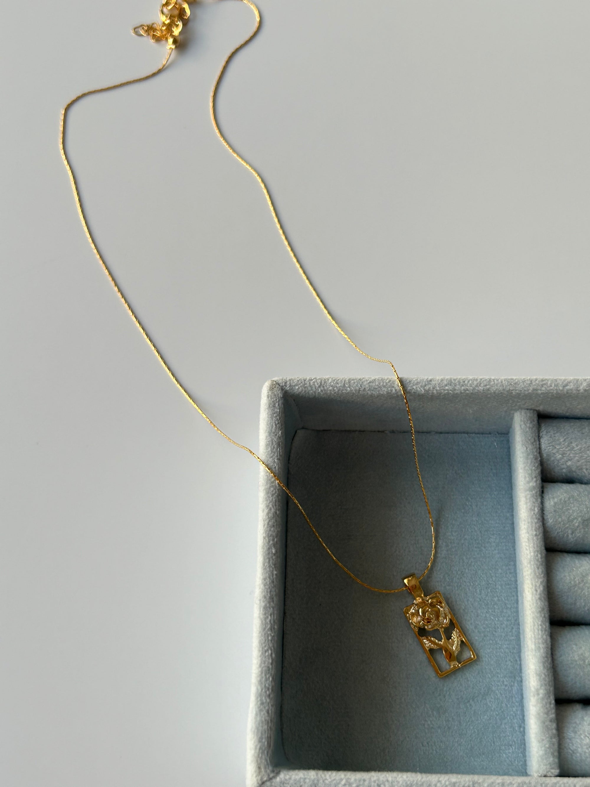 Gül Charm Kolye