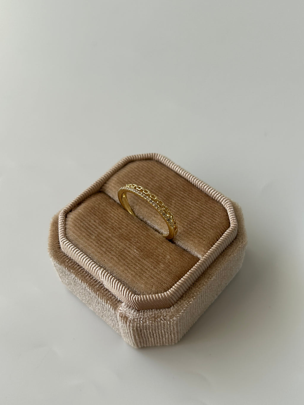 Minimal Zirkon Taş Etnik Yüzük