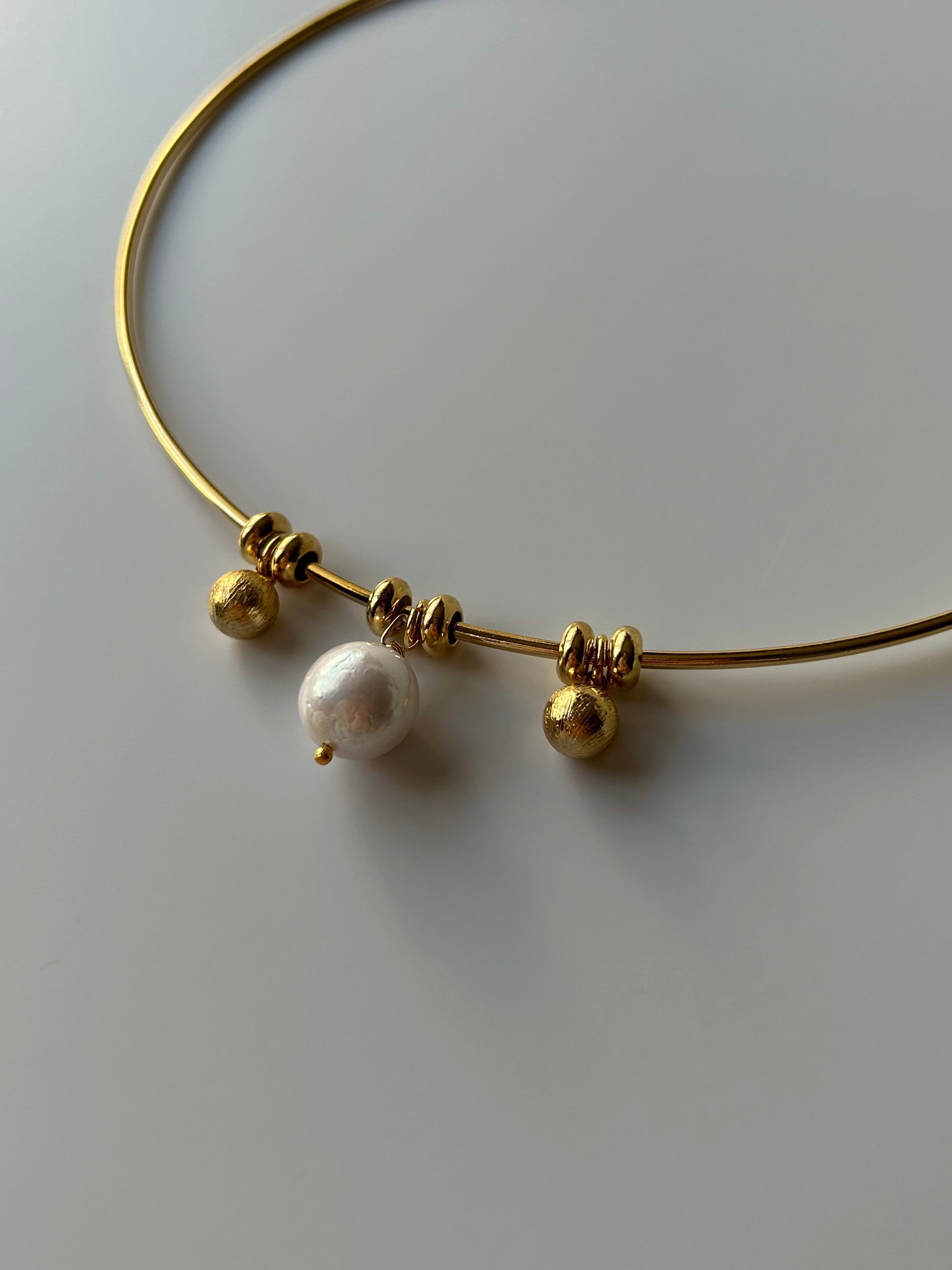 İnci Charm Choker