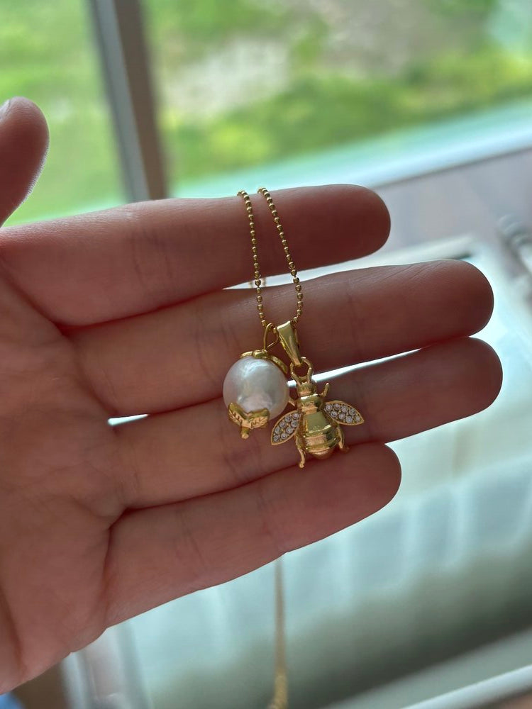 Zirkon Arı/İnci Charm Kolye
