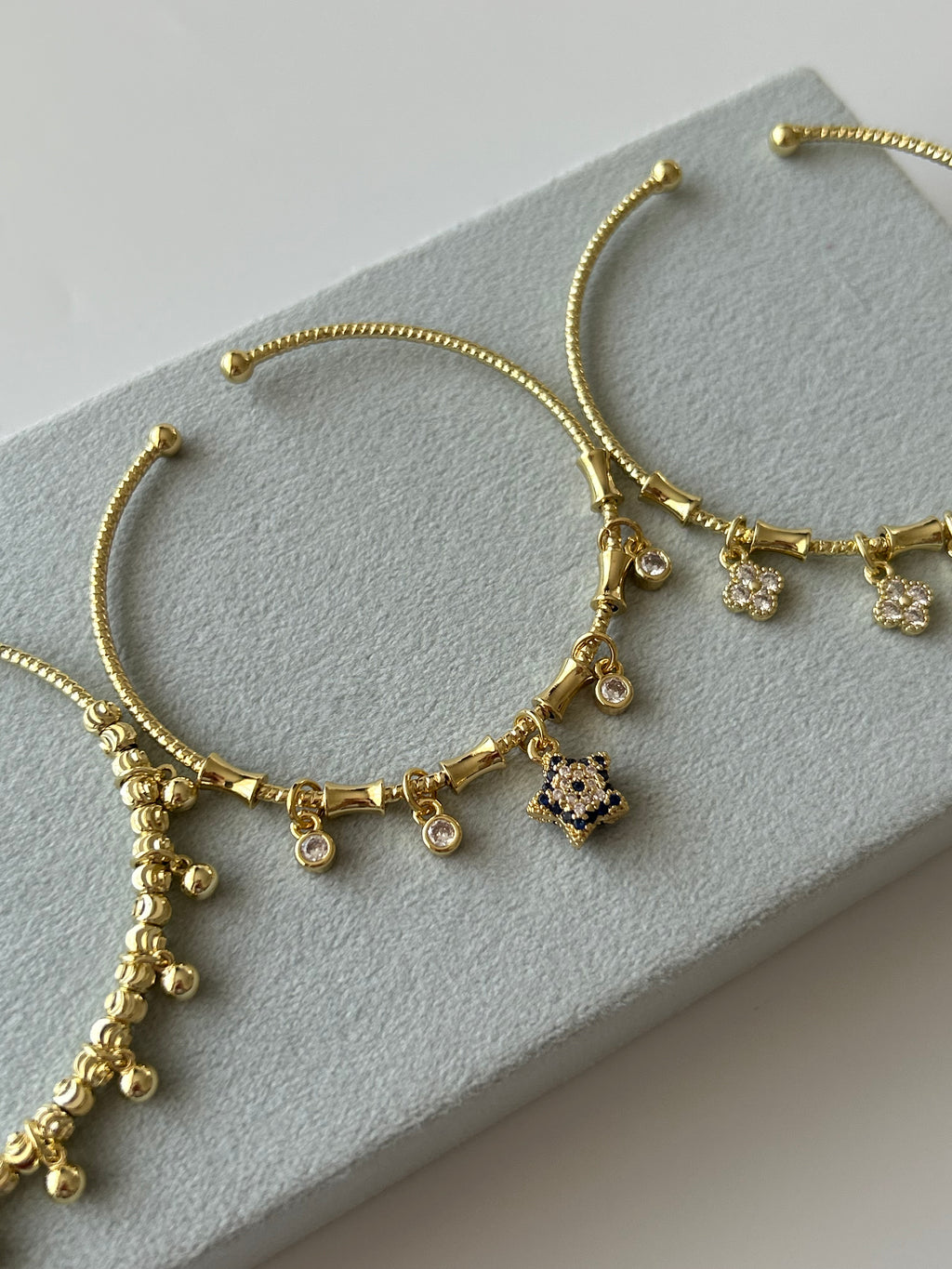 Zirkon Taş Yonca Charm Bilezik